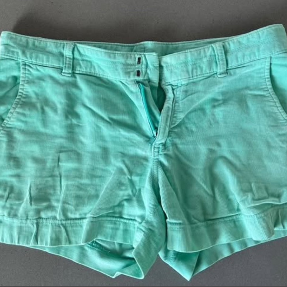 Athleta Green Bermuda Shorts Comfortable Stretchy Fit